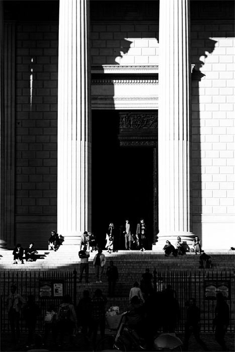 Colonnade en clair-obscur