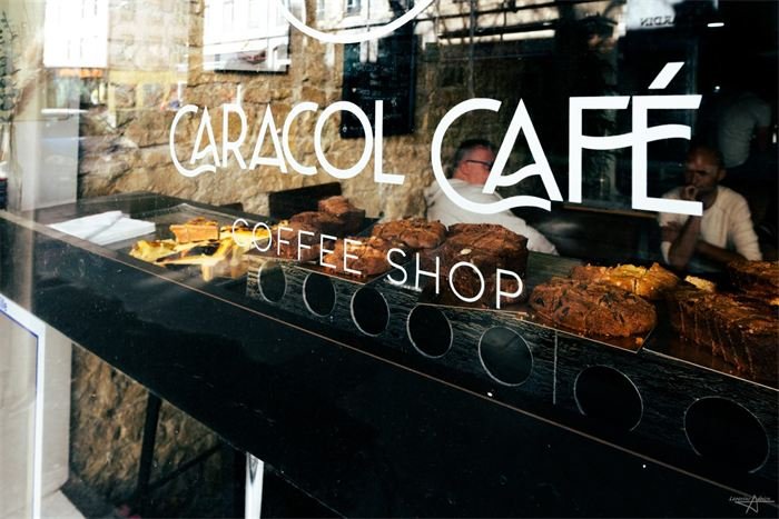 Vitrine du Caracol Café