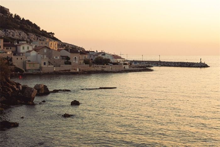 Côte marseillaise au coucher du soleil