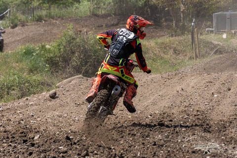 Motocross dans un virage