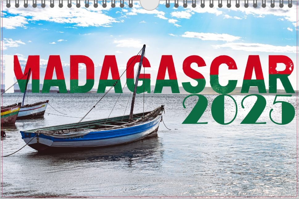 Couverture du calendrier Madagascar 2025 : une pirogue sur la mer
